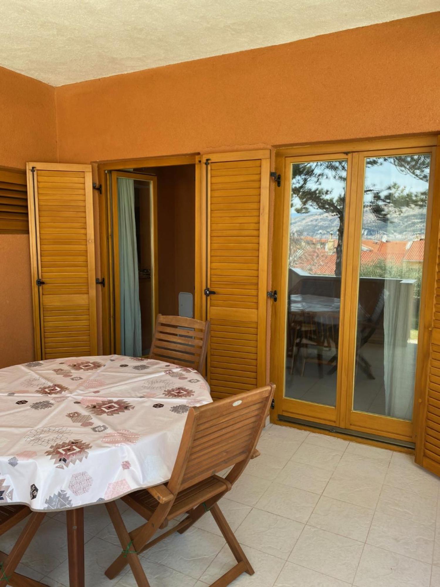 Apartments Lili I Baska  Ngoại thất bức ảnh