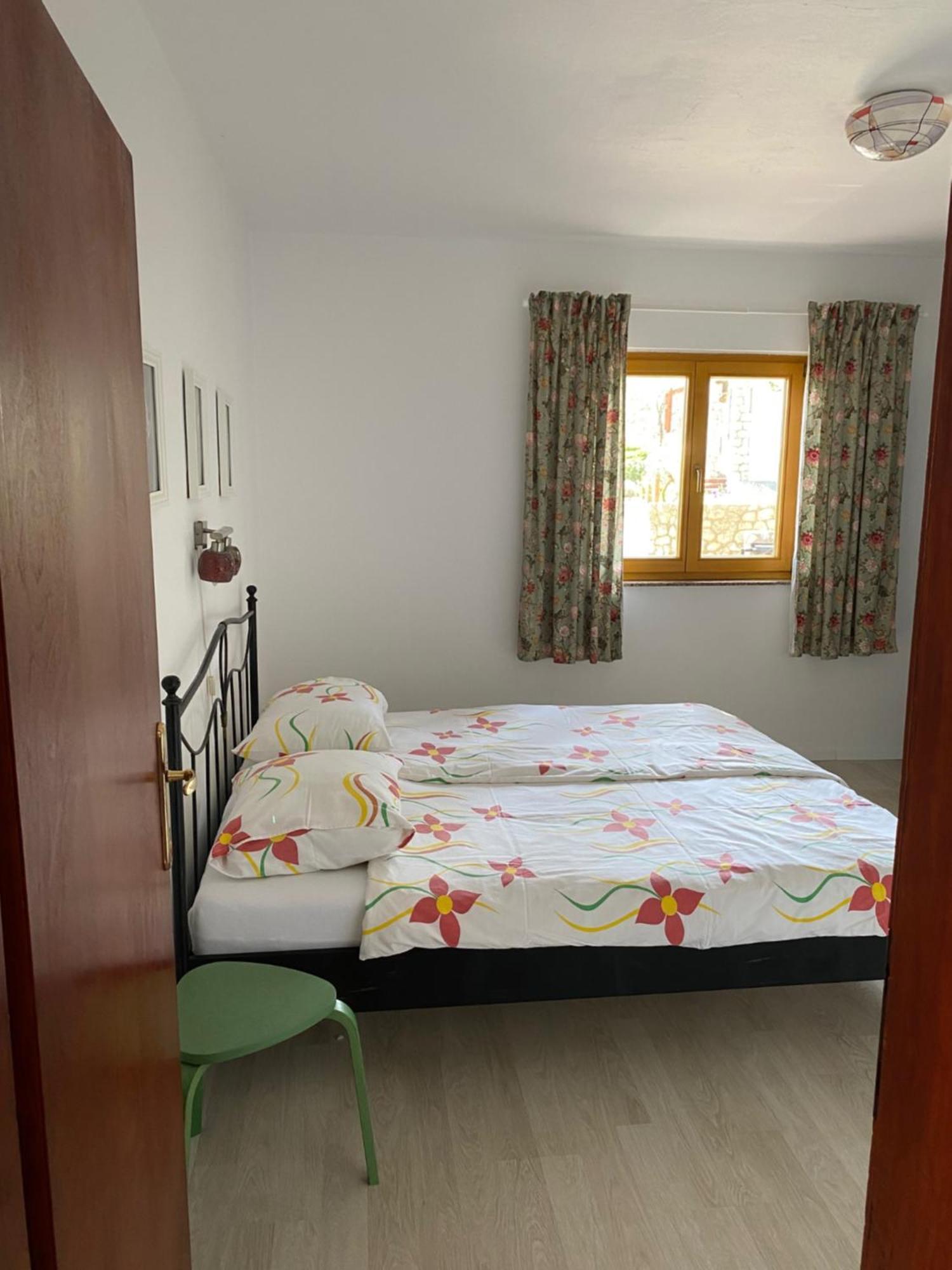 Apartments Lili I Baska  Ngoại thất bức ảnh