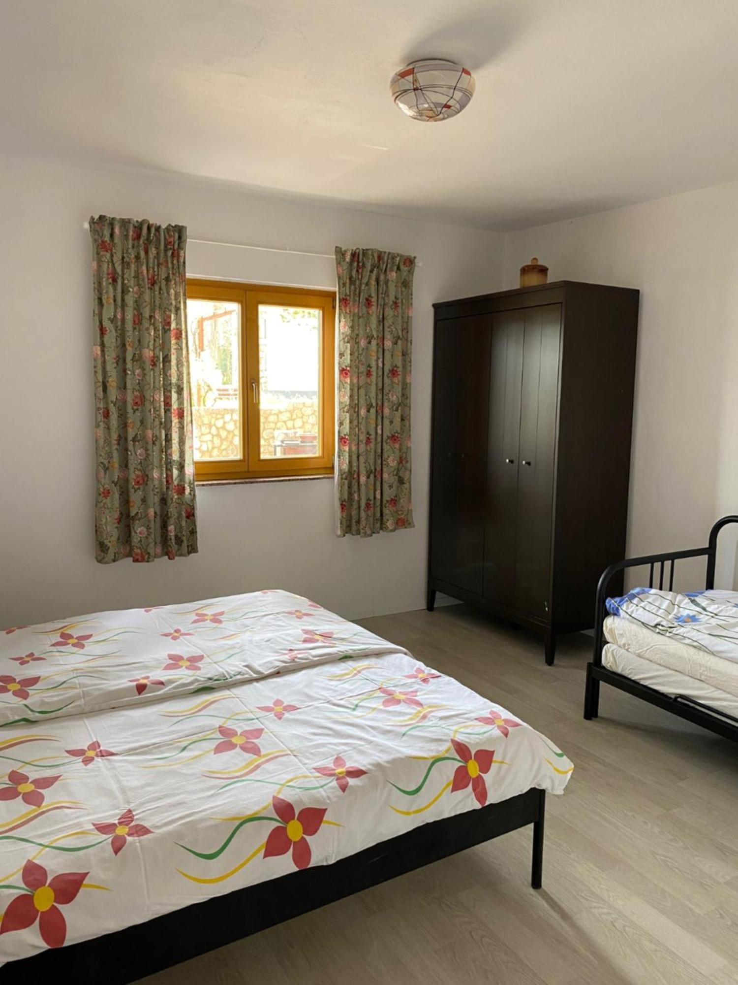 Apartments Lili I Baska  Ngoại thất bức ảnh